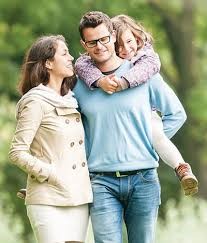 کودک خود را بر دوش خود سوار کنید